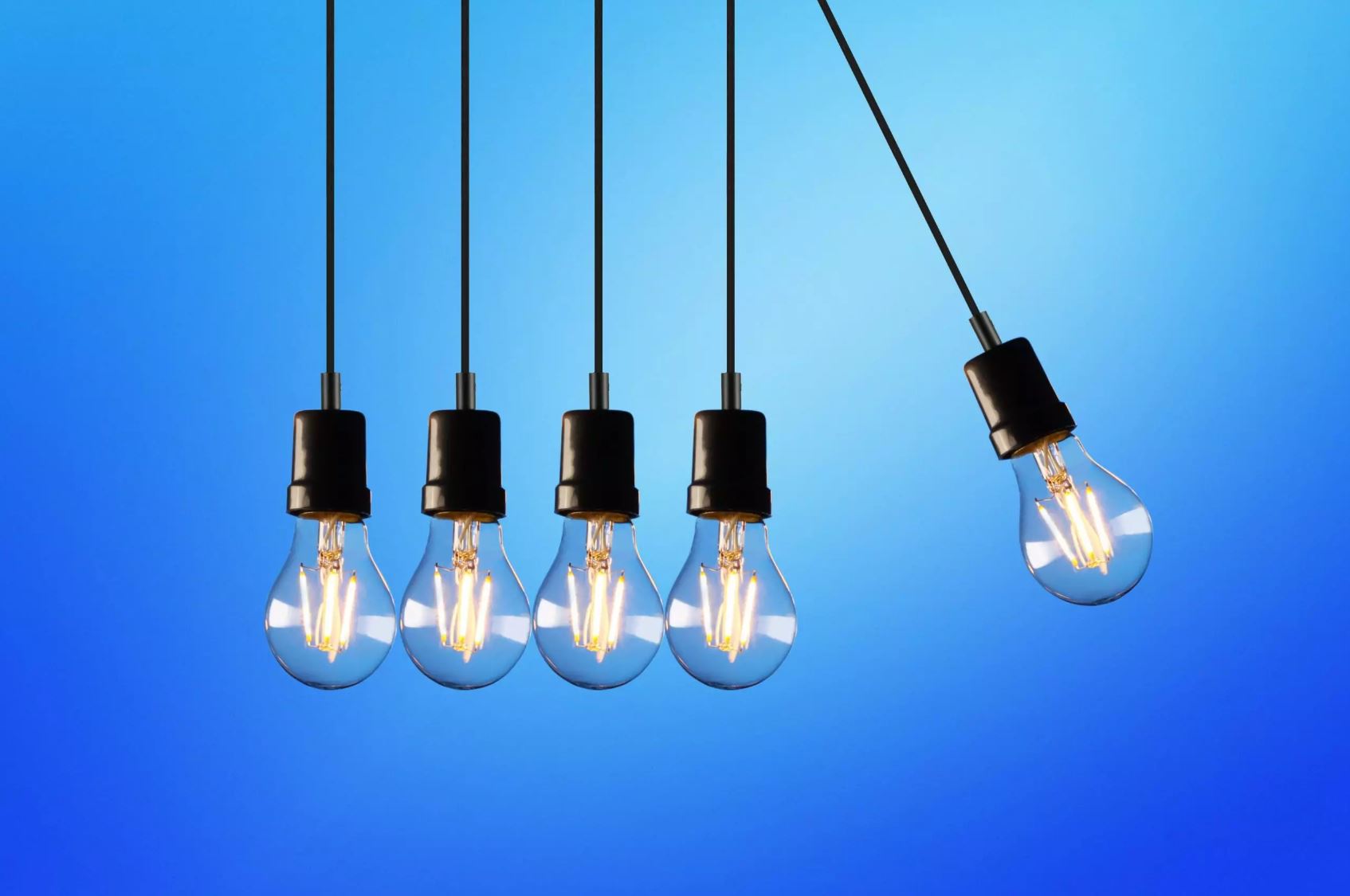 Lightbulbs pendulum (IT Service Providers)